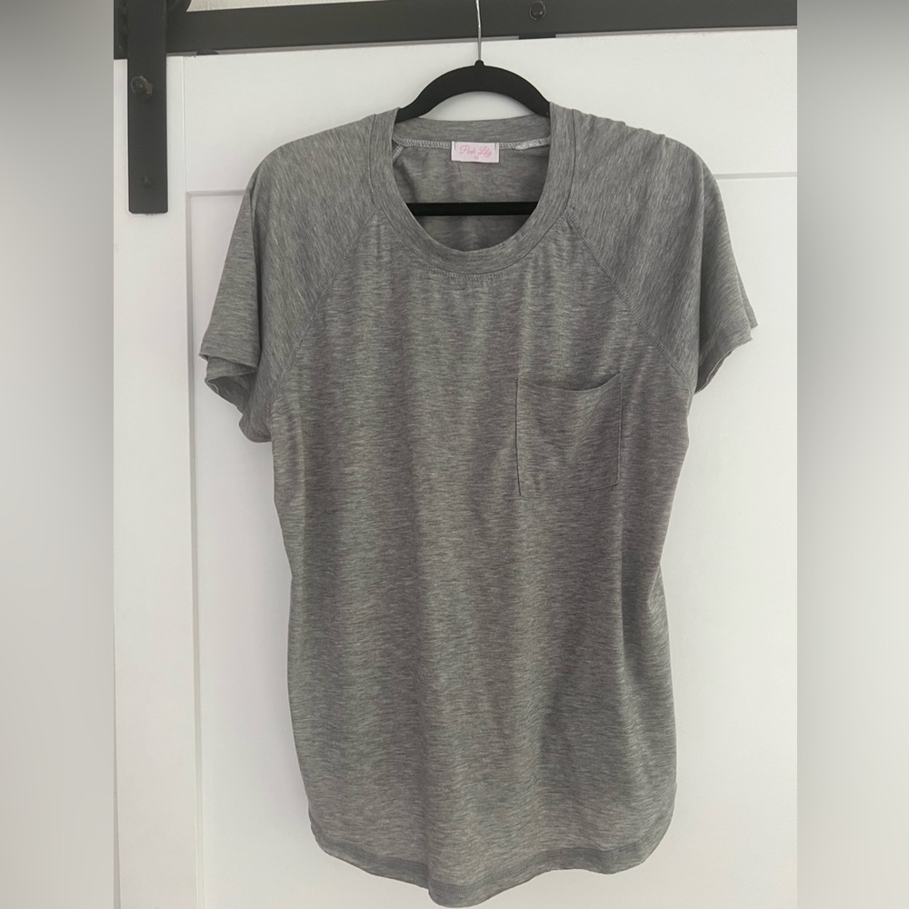 Gray t shirt with an accent pocket